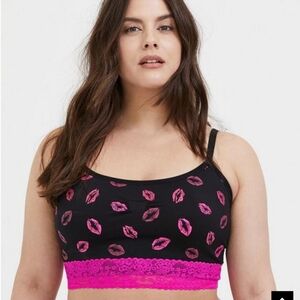 Torrid Lips and Pink Lace Lightly Lined Seamless Bralette, size 0. New!